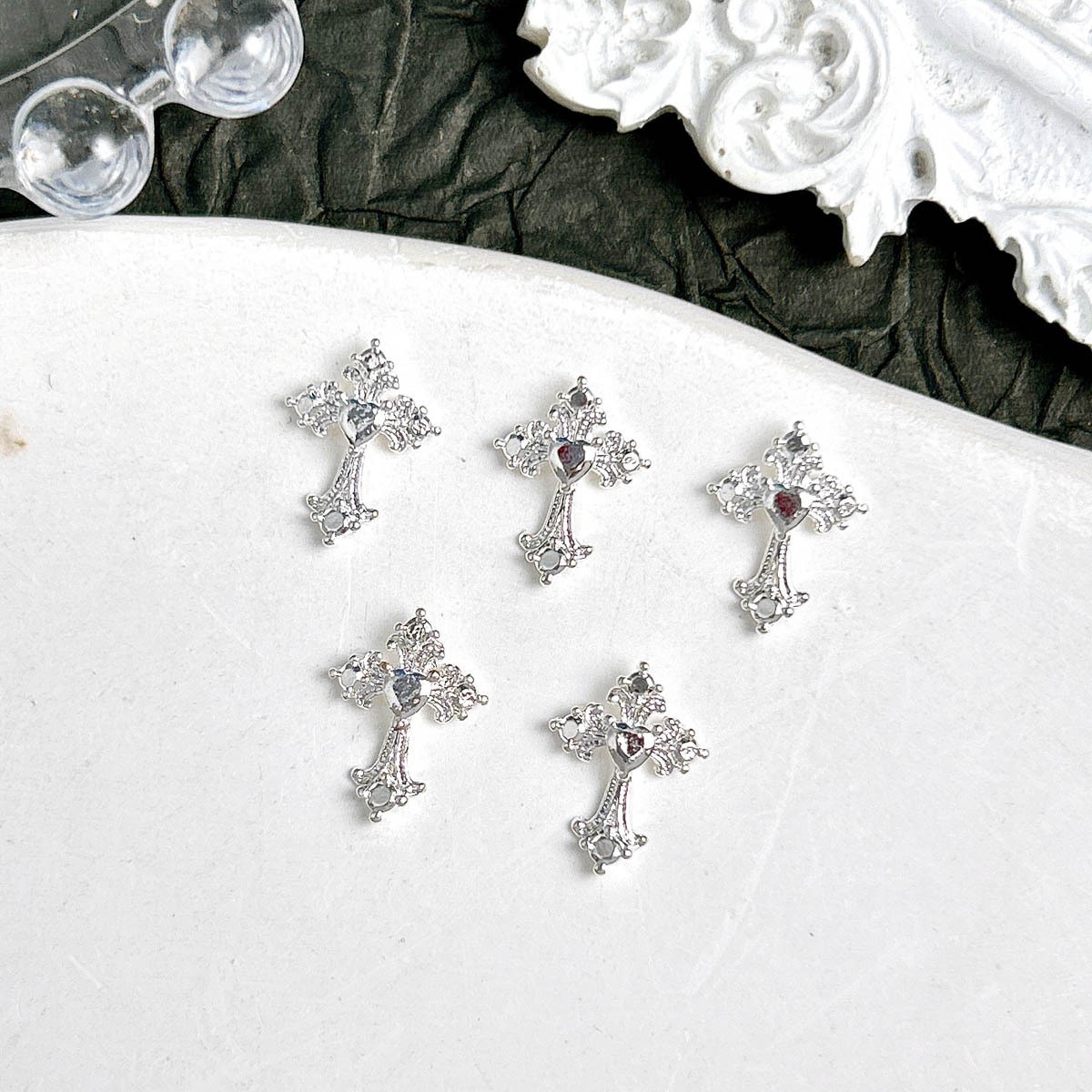 Ventas transfronterizas de joyas de manicuría cruces oro y plata super brillante diamante completo retro punk cruces joyas accesorios diy