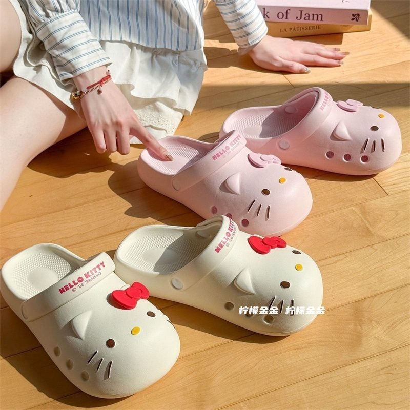 Sanrio Genuine Hello Kitty Clogs for Women, Summer Outdoor Wear, Thick-Soled, Non-Slip, Closed-Toe Slippers with a Soft Stepping Feel