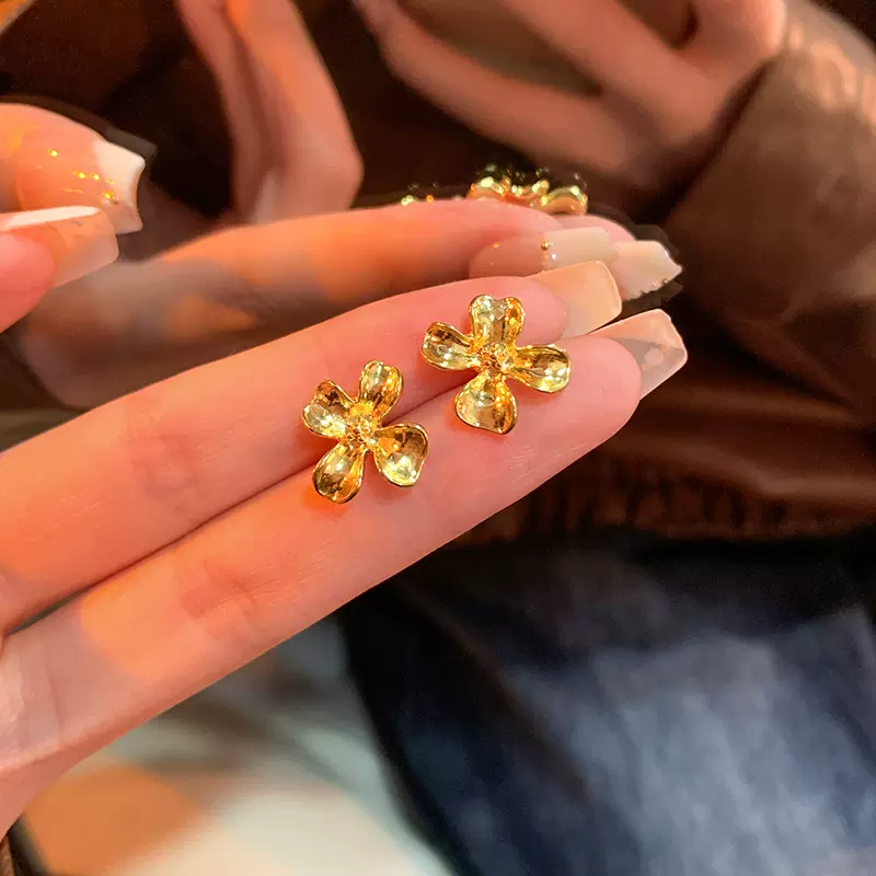 清冷感复古金属立体花朵耳钉高级感小众设计超仙时尚通勤耳饰批发