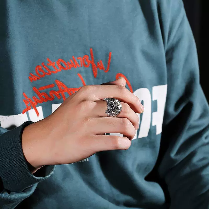 Retro men's ring, on index finger, light luxury style