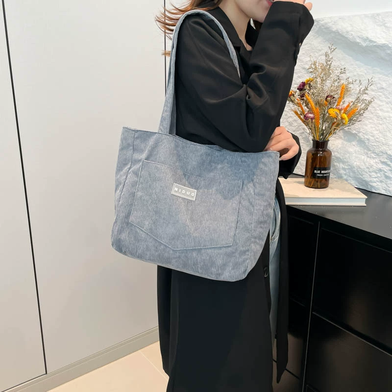 Ретро-лампа, просторная полупрозрачная demi-season sophisticated one-shoulder bag