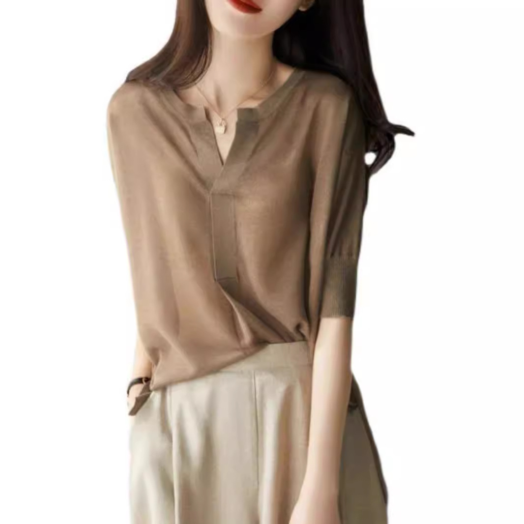 Áo thun nữ cổ V tay lỡ chất liệu lụa băng mát mẻ — Màu camel