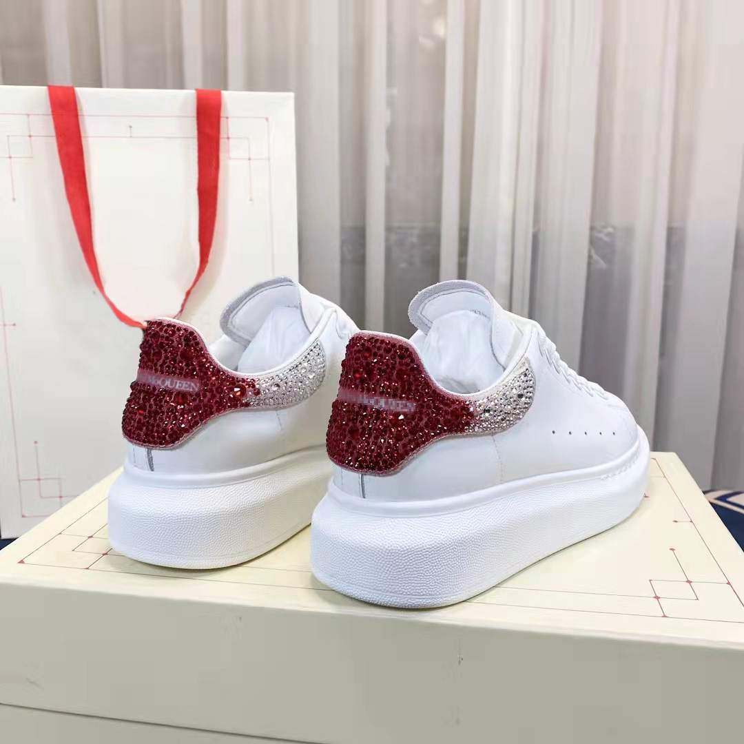 Versión superior de gama alta brillante diamante McQueen blanco zapatos de las mujeres flash diamante piel de vaca gruesa inferior aumento versátil deportes par zapatos casuales hombres