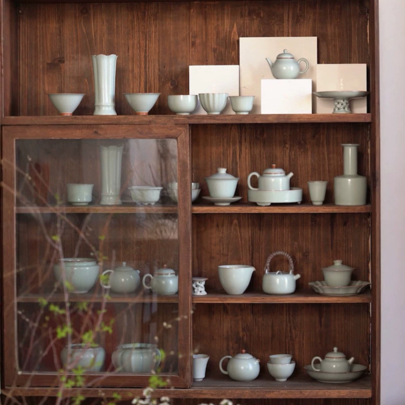 Tianqing Ru kiln ceramic tea set includes a teapot, a gaiwan, a kung fu tea set, a master cup, a teacup, a pot stand, and a fairness cup Tianqing Ru kiln ceramic tea set includes a teapot, a gaiwan, a kung fu tea set, a master cup, a teacup, a pot stand, and a fairness cup