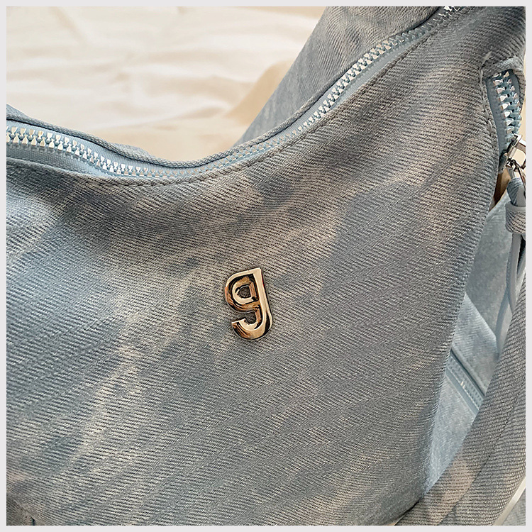 Large capacity wandering shoulder bag, new spicy girl high-end versatile double pocket strip casual crossbody armpit bag_voghion.com