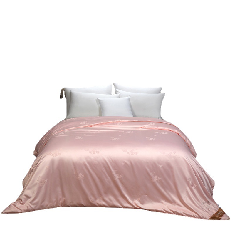 桐郷の手作り100% シルクは秋冬に厚くされています。