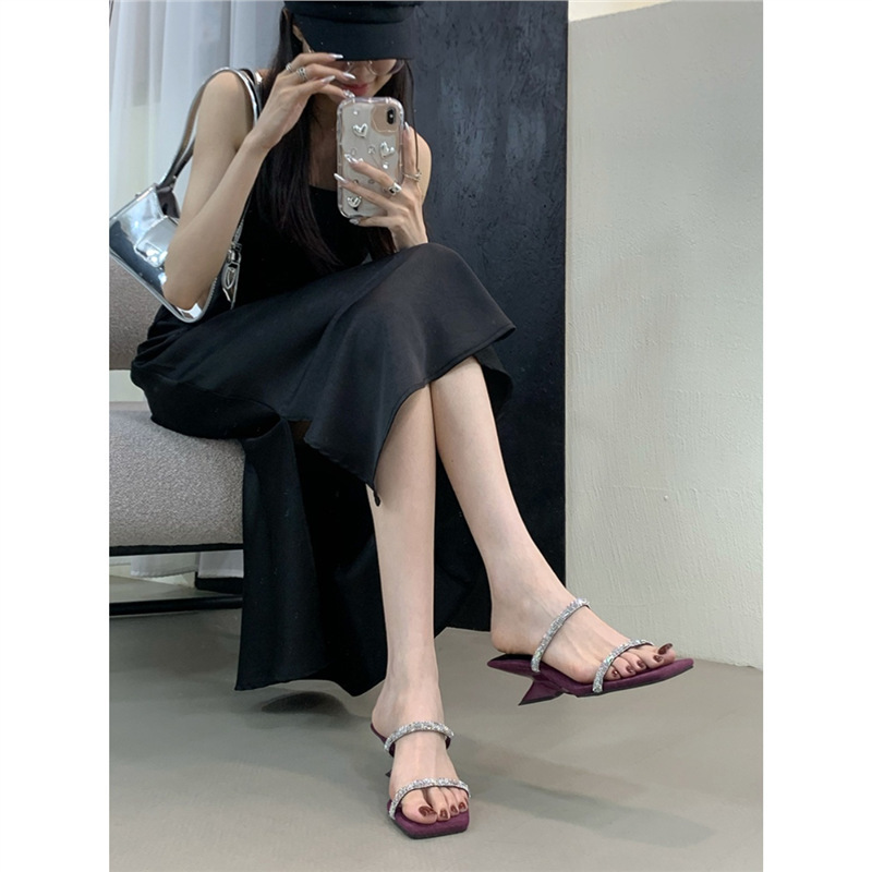 Strategically Slimming! Designer Wedge Heel with Outer Wear, High-End Rhinestones and Skirt Sandals