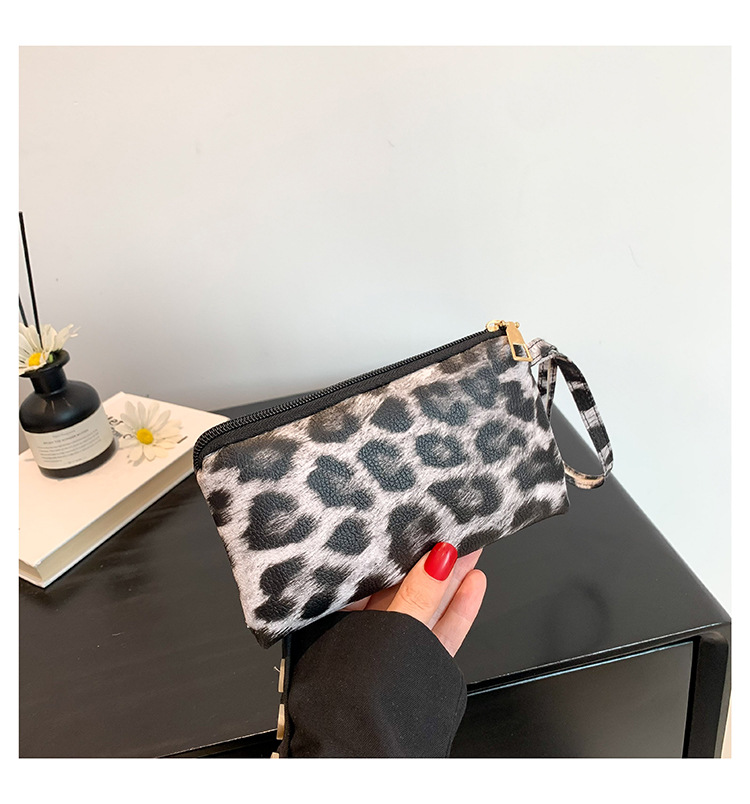 Women's Large Pu Leather Leopard Streetwear Square Zipper Tote Bag display picture 34