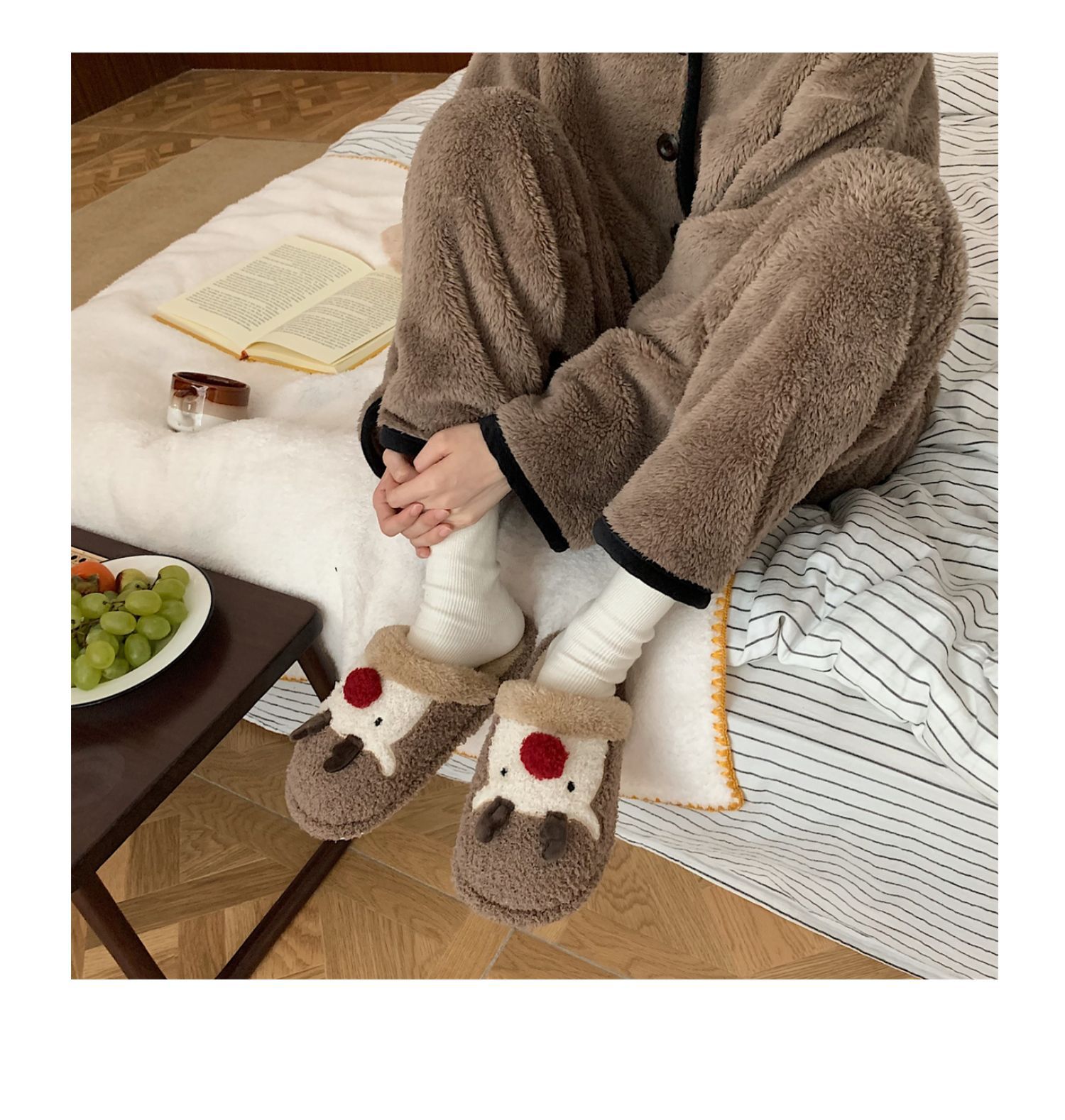 Women's Cute Cartoon Round Toe Cotton Slippers display picture 18