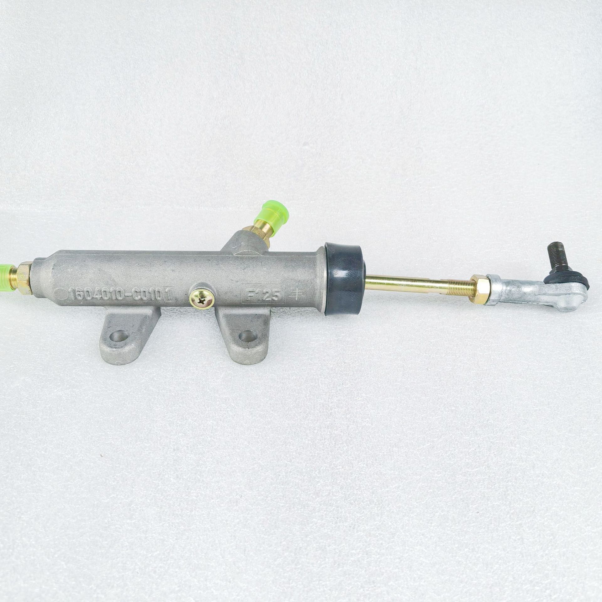 Ningbo Shenfeng clutch master cylinder 1604010-C0101 is compatible with Dongfeng Tianlong, Tianjin, and Dali Shen models