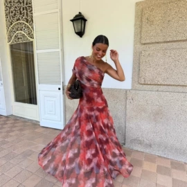 连衣裙;时尚休闲套装;休闲裤