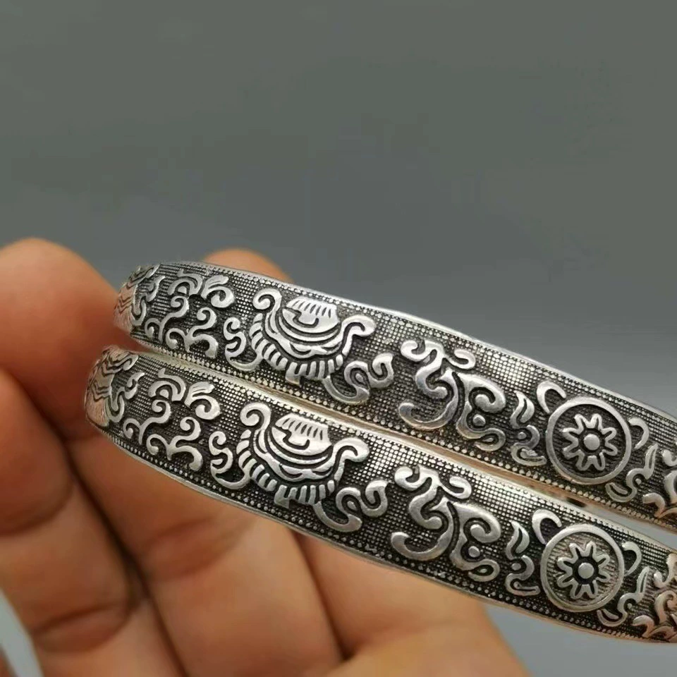 Retro ethnic silver bracelet, vintage Miao/Tibetan style, handcrafted motifs, 40 g