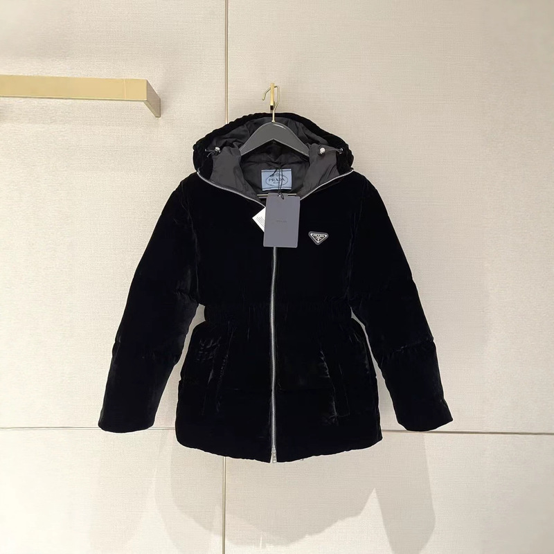 Autumn and winter black velvet down jacket for women, hooded with drawstring waist, slimming short style with large pockets, light luxury warm top Autumn and winter black velvet down jacket for women, hooded with drawstring waist, slimming short style with large pockets, light luxury warm top