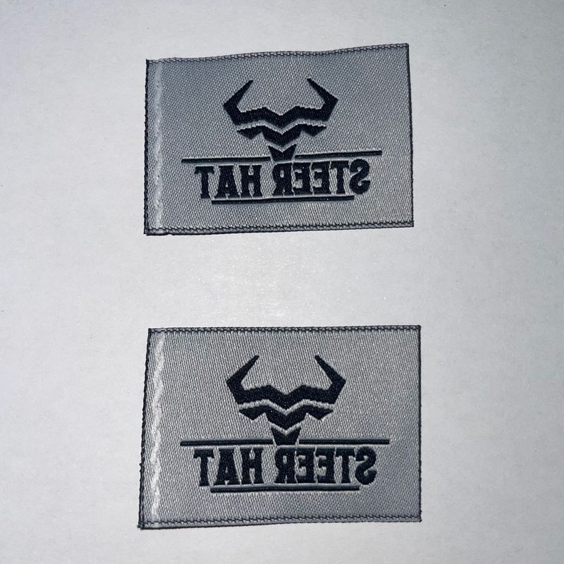 工場の服装の補助材料の襟の源はまっすぐに荷印のサイズの二つ折りの洗水の標識の商標を出します。|undefined