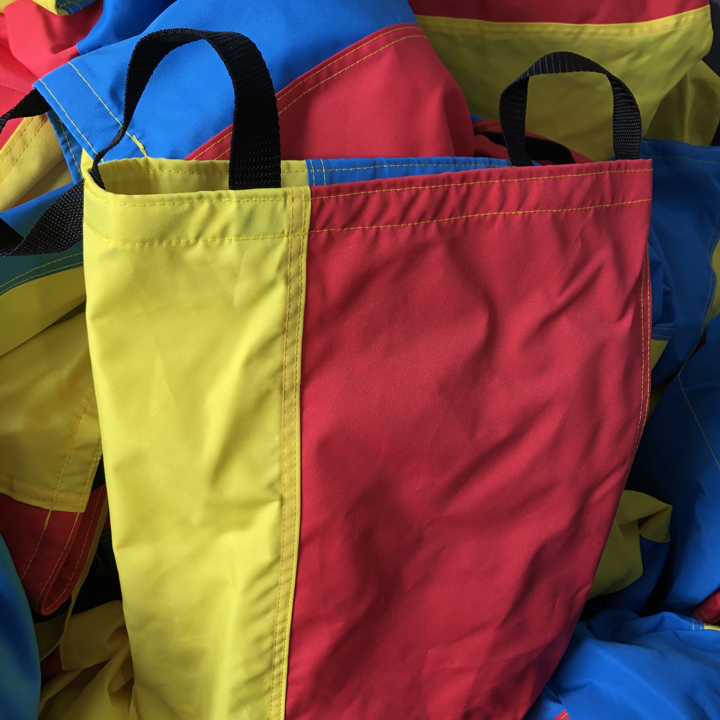 Bolsa de salto de tres colores, juegos deportivos divertidos, equipos de entrenamiento sensorial para niños, construcción de grupo inteligente, props de salto expandidos