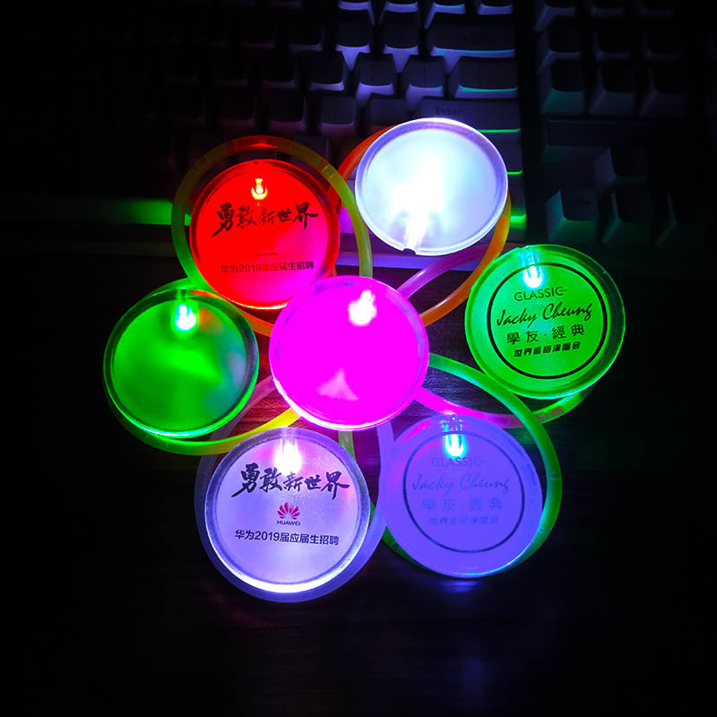 Acrílico redondo luminoso insignia LED publicidad insignia deportes al aire libre fiesta Festival PS luz intermitente insignia regalo