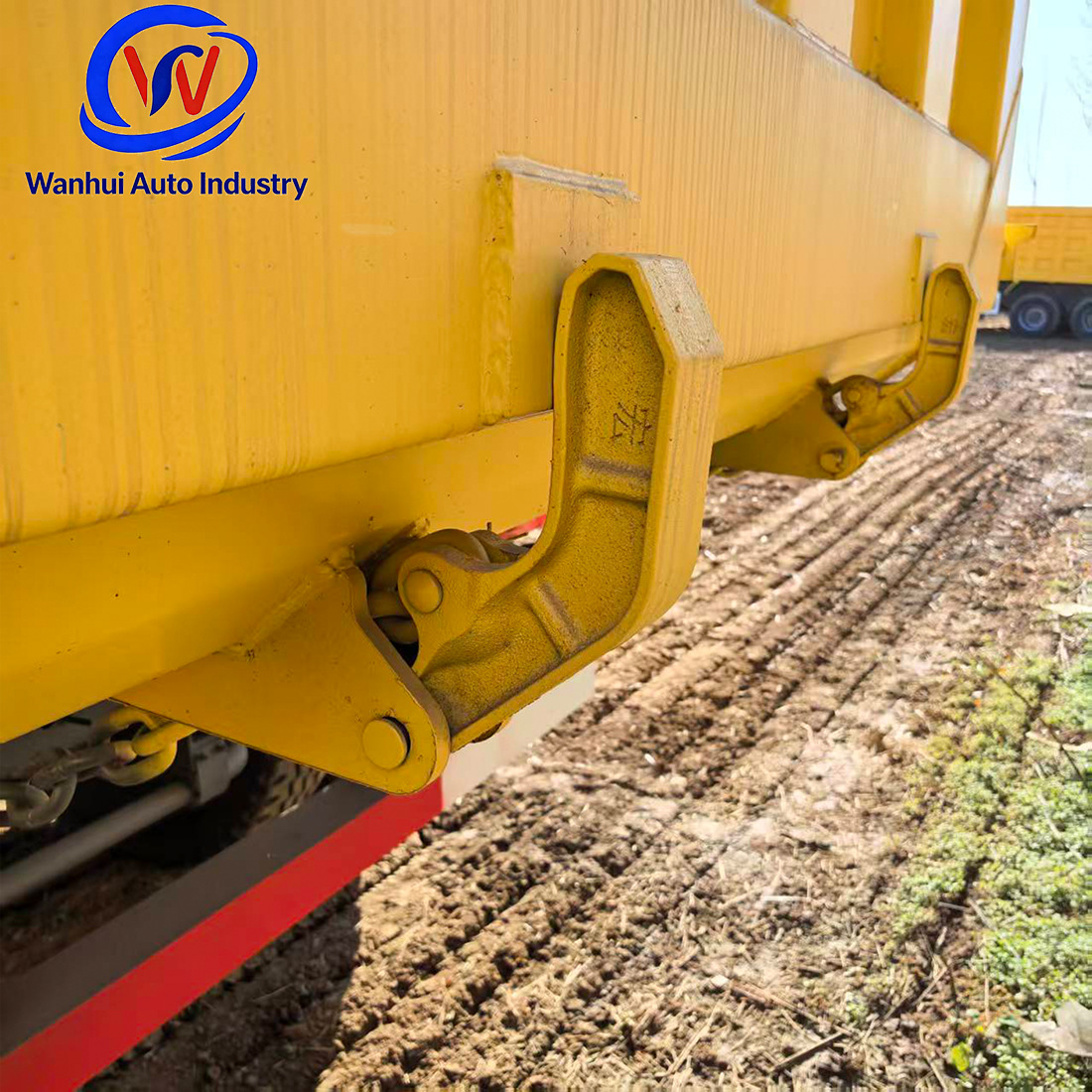 Cross-Border Supply of Refurbished Eight-Wheel Dump Trucks, Sinotruk Howo Engineering Dump Trucks, 6X4 Sand and Gravel Transport Trucks