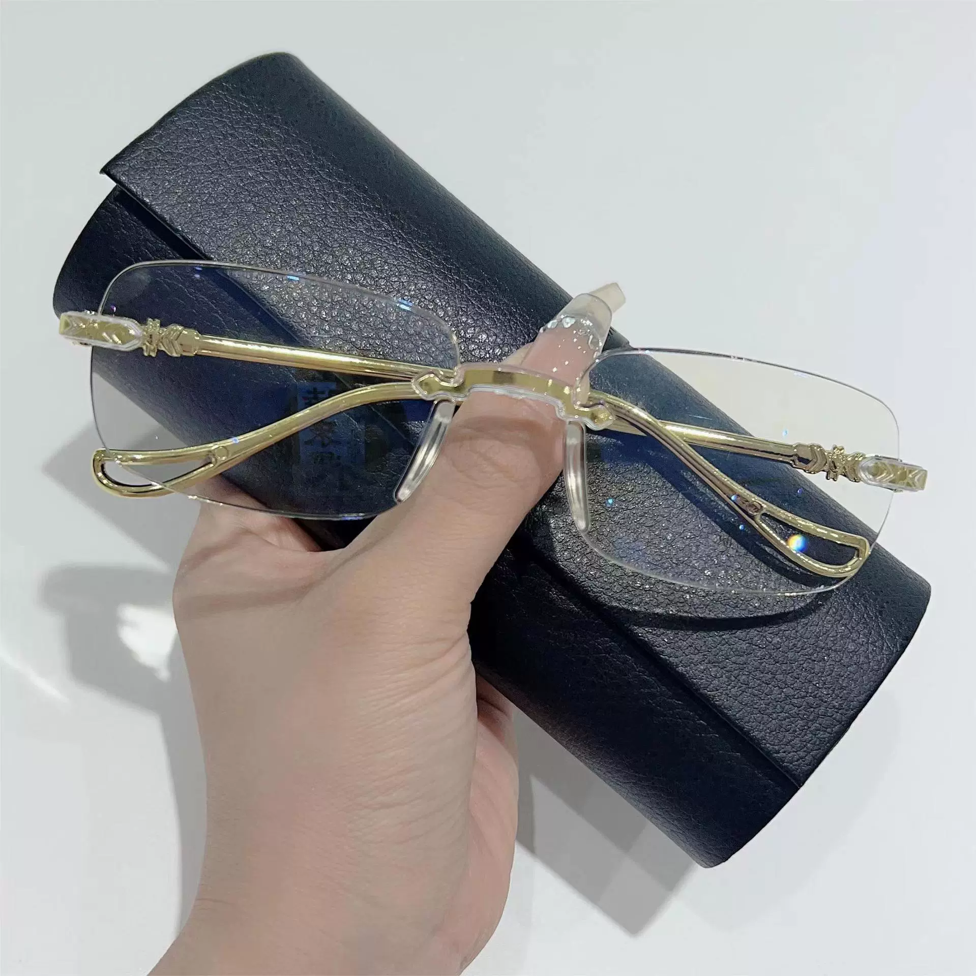 2024新款时尚优雅无框老花眼镜中老年人智能变焦防蓝光切边老花镜