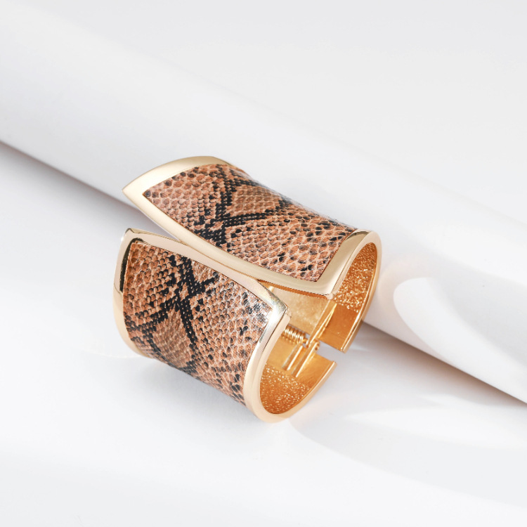 Fashion Wide-sided Snake-patterned Leather Bracelet display picture 4