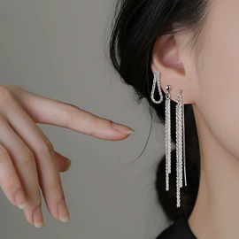 戒指;耳环;耳钉