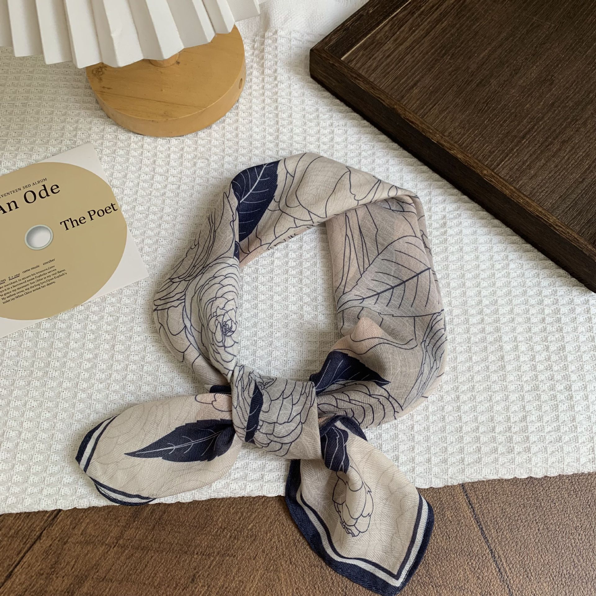 Pañuelo de seda de algodón y lino, bufanda cuadrada grande, estilo de verano de alta gama, estilo de todo fósforo literario, estilo étnico retro, bufanda de flores de anacardo, chal femenino