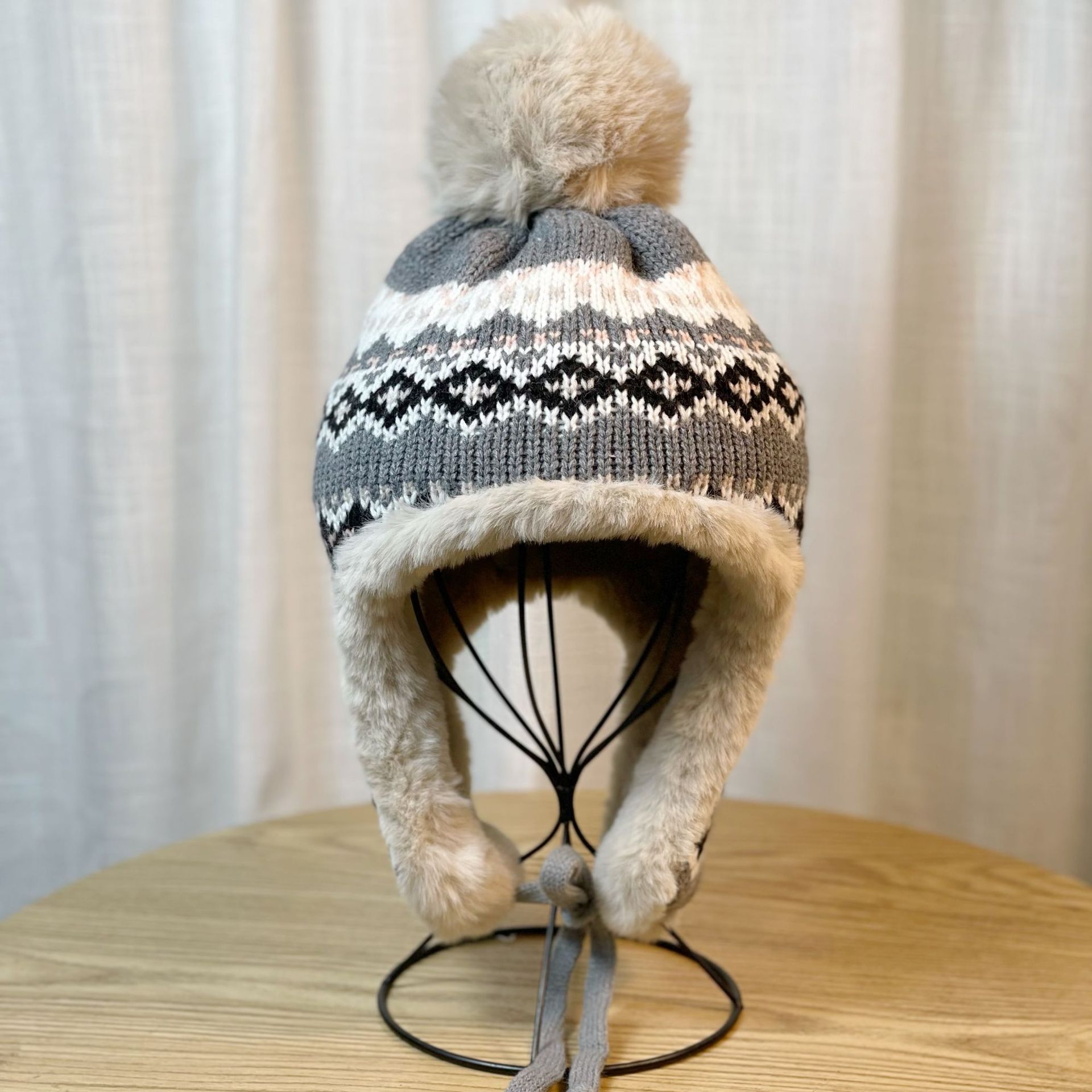 Estilo étnico japonés Jacquard de punto de lana forrado sombrero de las mujeres Otoño e Invierno lei Feng sombrero de esquí de viaje sombrero de lana sombrero de protección para los oídos