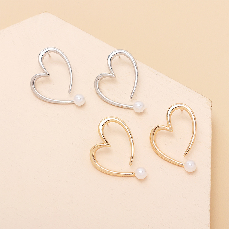 6g Weight Earrings Classification Wedding, Travel Occasion Women'S Gender Gold, Silver Color Wholesale Jewelry Irregular Hollow Heart Pearl Stud Earrings Nihaojewelry 4