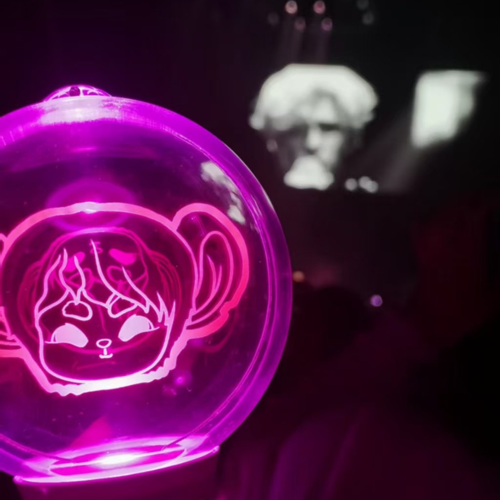 Bola luminosa acrílica para conciertos, reuniones anuales, celebraciones, eventos, accesorios, lámpara de mano luminosa, barra de luz de bola acrílica CNC