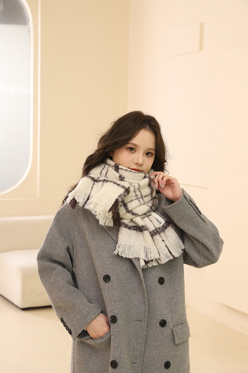 Écharpe pour fille hiver 2024 nouvelle écharpe à pompon polyvalente haut de gamme version coréenne, châle chaud et épais, beige tendance_voghion.com