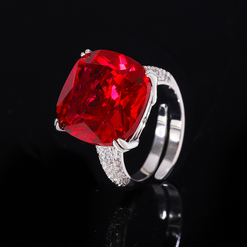 2024 Zhuangshengsheng Jewelry Fondo de cobre chapado en oro simulación de moda retro corindón gordo anillo cuadrado femenino al por mayor 16*16