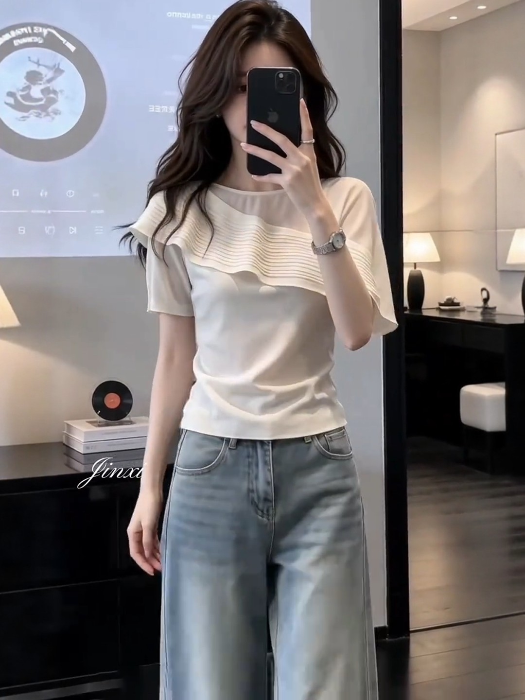 Áo thun nữ tay ngắn cổ tròn chất liệu cotton phối viền ren lá sen kiểu Pháp — màu trắng ngà
