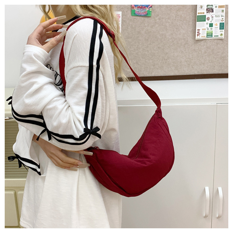 Women's Small Nylon Solid Color Streetwear Sewing Thread Dumpling Shape Zipper Underarm bag 23L display picture 14