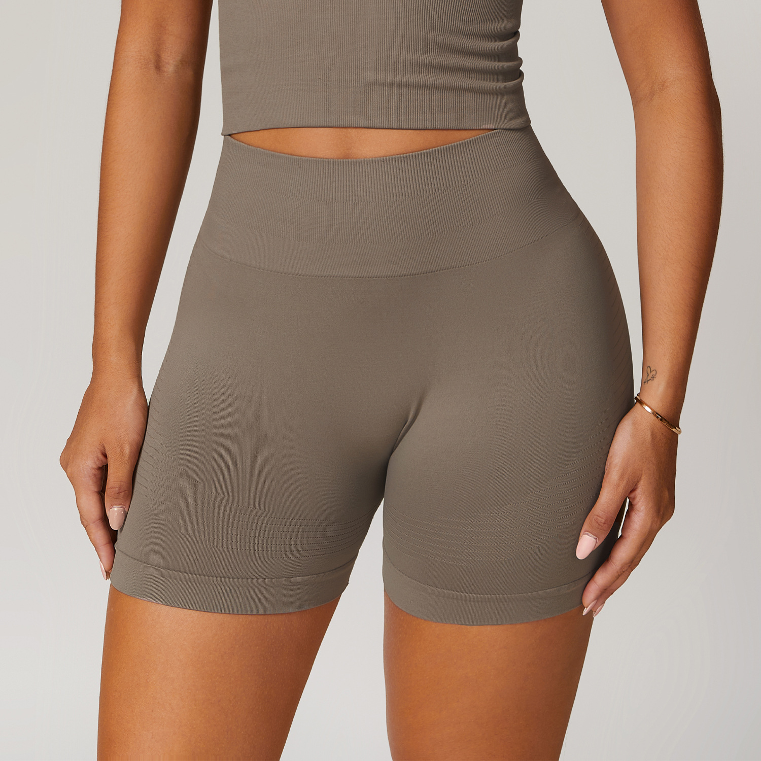 Seamless High-Waisted Yoga Shorts For Women – Peach Lift Design, Squat-Proof Workout Shorts For Gym, Running & Outdoor Activities_ecoleips.com