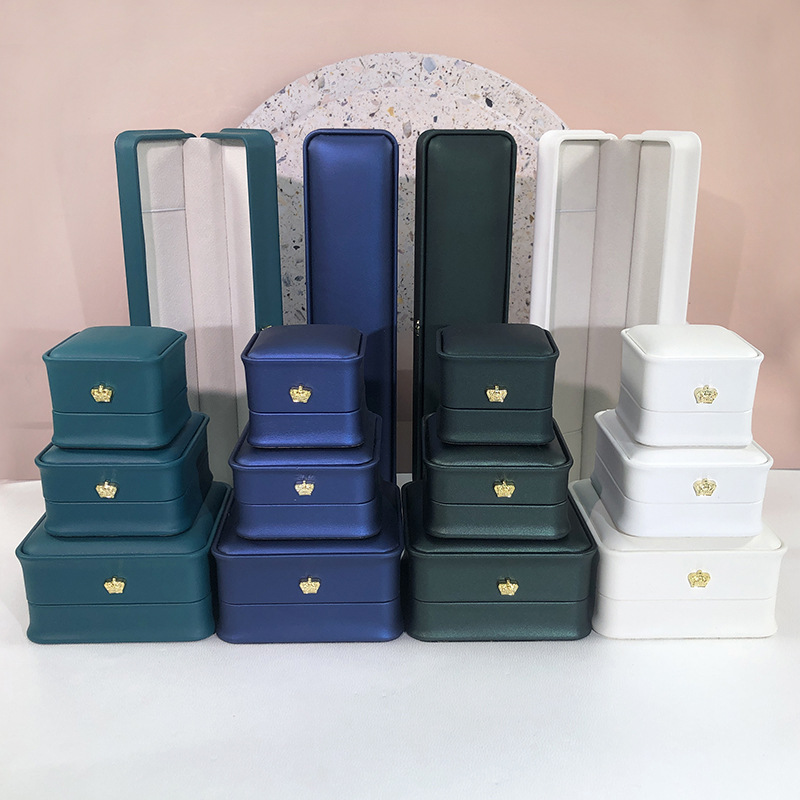 厂家货源皇冠收腰PU皮饰品盒高级感戒指盒子吊坠手链盒首饰盒批发