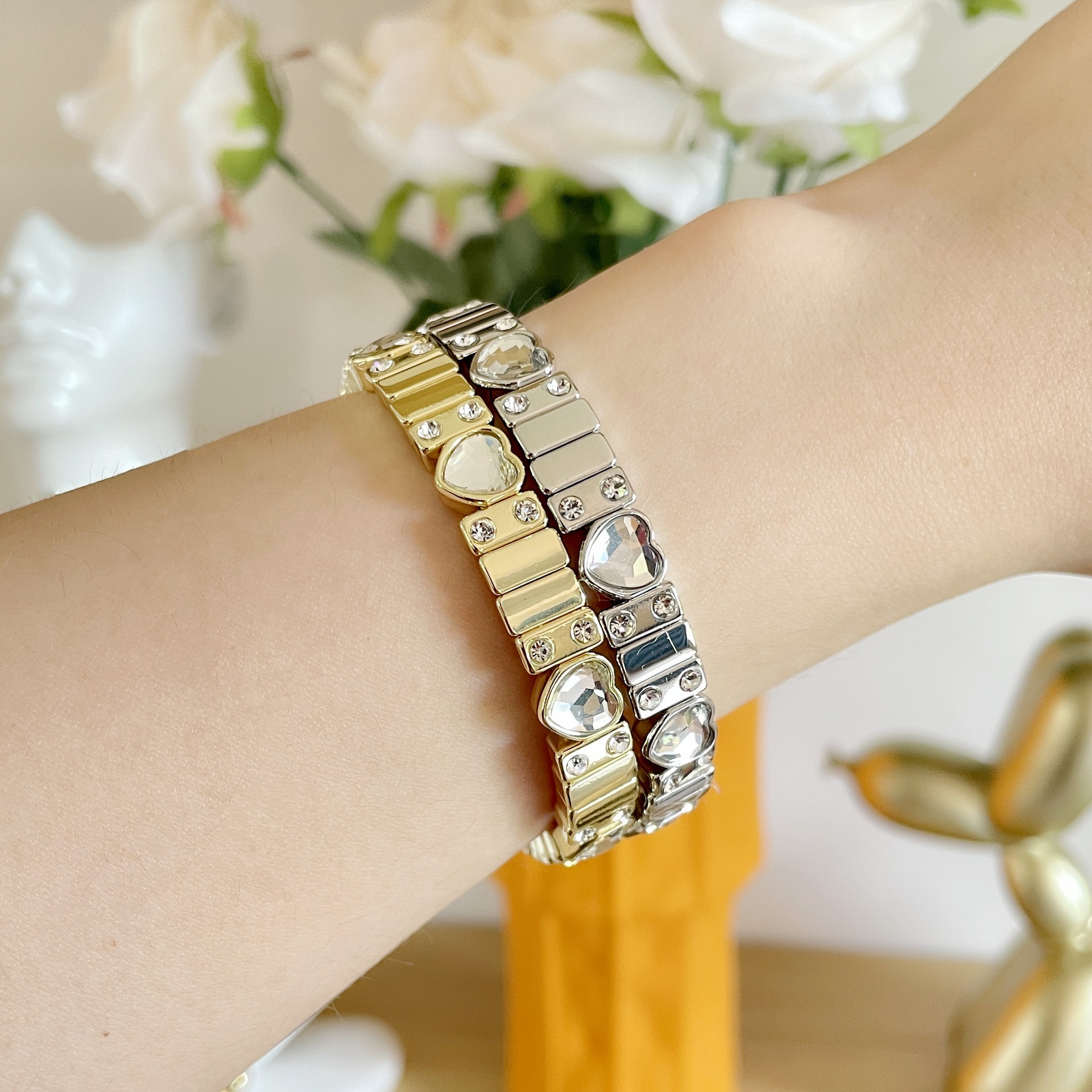 1 Piece Quantity Retro Heart Shape Alloy Wholesale Bracelets