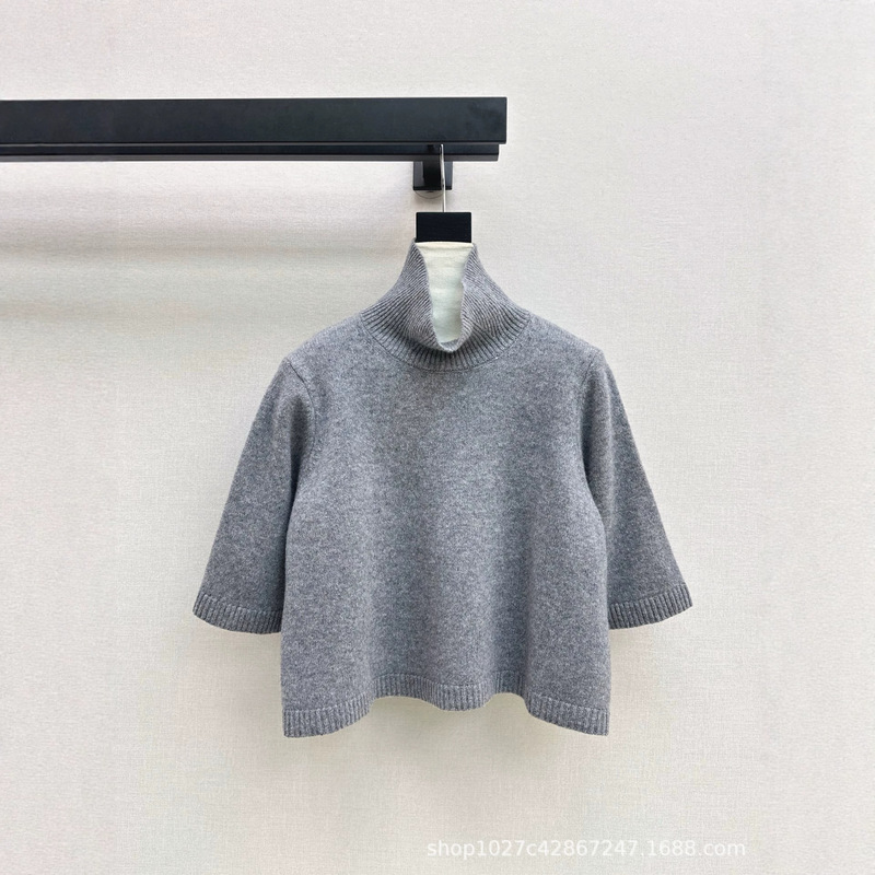 Shenzhen Nanyou: New high-end, lightweight knitwear for early autumn, featuring a high neckline and mid-length sleeves, designed to be youthful and slimming, with a minimalist aesthetic Shenzhen Nanyou: New high-end, lightweight knitwear for early autumn, featuring a high neckline and mid-length sleeves, designed to be youthful and slimming, with a minimalist aesthetic