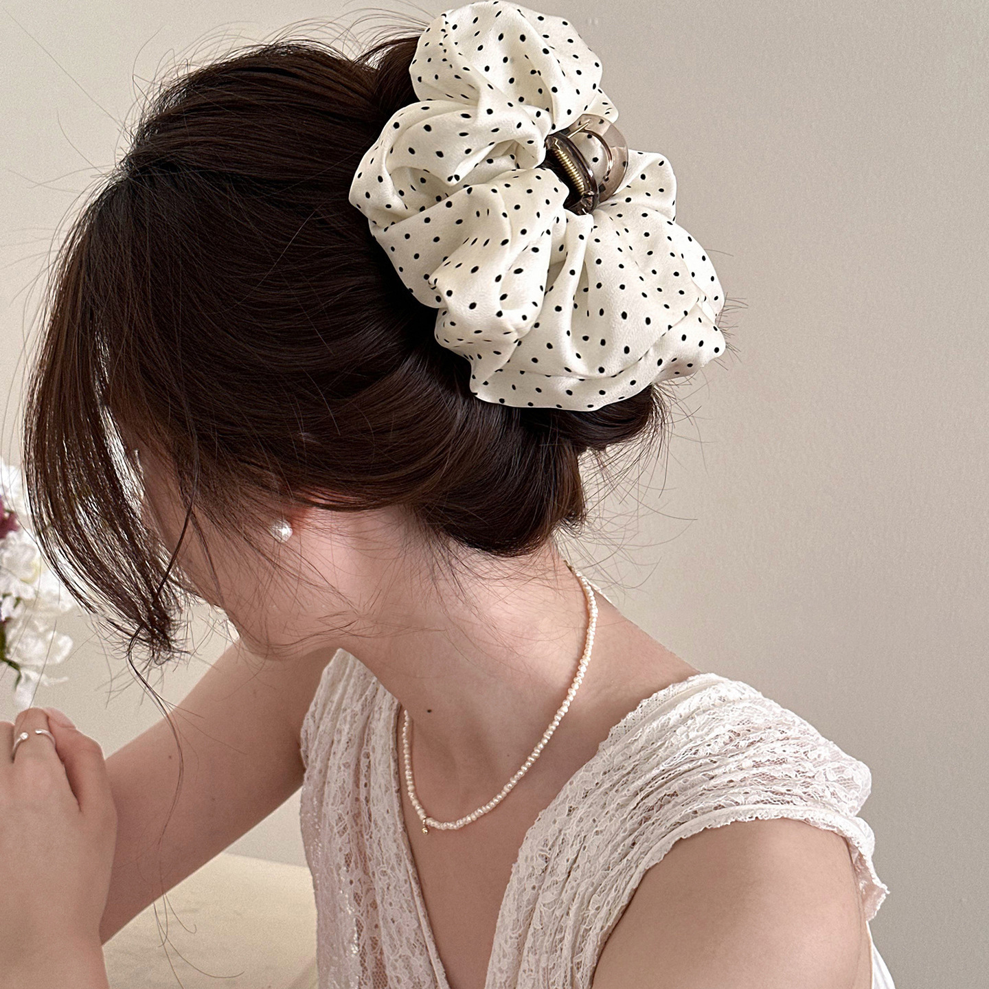 Beige polka dot gripper