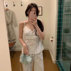 韩系ins博主款夏日纯欲风小众V领压褶设计百搭吊带背心上衣