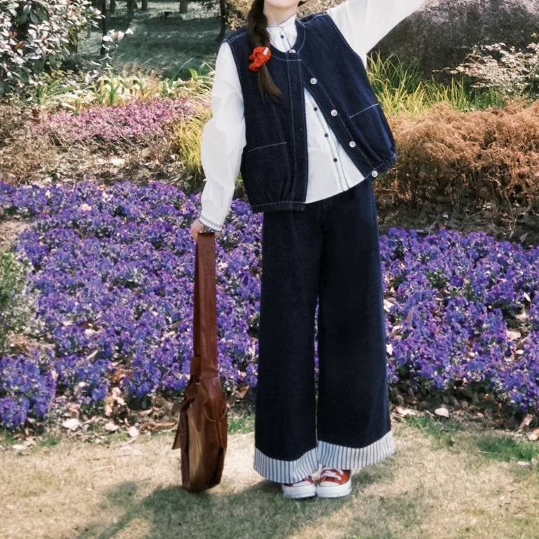 2026 Spring New Korean Style Outfit: Shirt, Denim Vest, and Beaded Jeans Three-Piece Set for Women