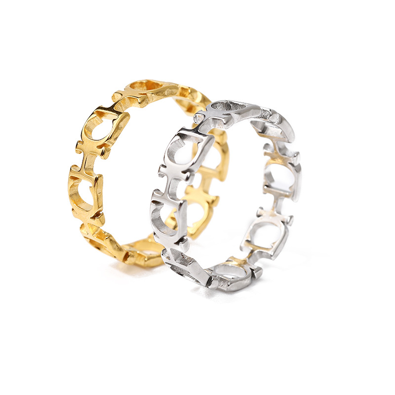 Europa y América transfronteriza Venta caliente carta de moda anillo de acero de titanio hueco 18K letra de oro CH dedo índice cola personalidad femenina ins