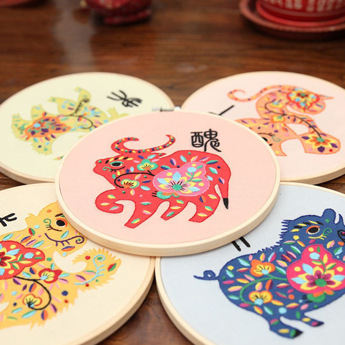Bordado DIY material de mano bolsas de bordado Lu tela primaria bordado cinta tridimensional bordado zodiaco cerdos bordado bambú tensión colgar creativo