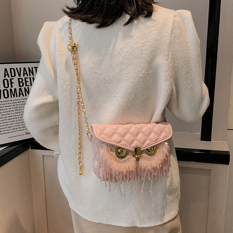 Syksyn ja talven uusi tekstuuri, raskaan teollisuuden muotoilu, trendikäs monikäyttöinen ketjulla varustettu tupsupöllö, naisten yksiolkainen olkalaukku_voghion.com