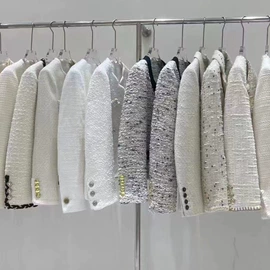 连衣裙;羽绒服;毛衣