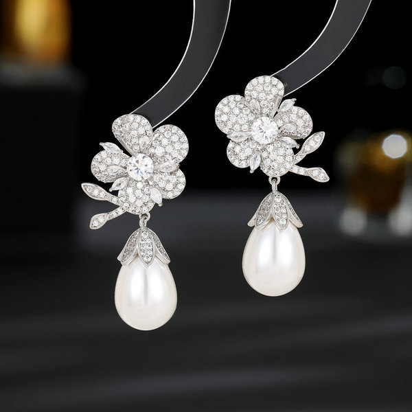 Retro elegant earrings drop-shaped pearl with zircon