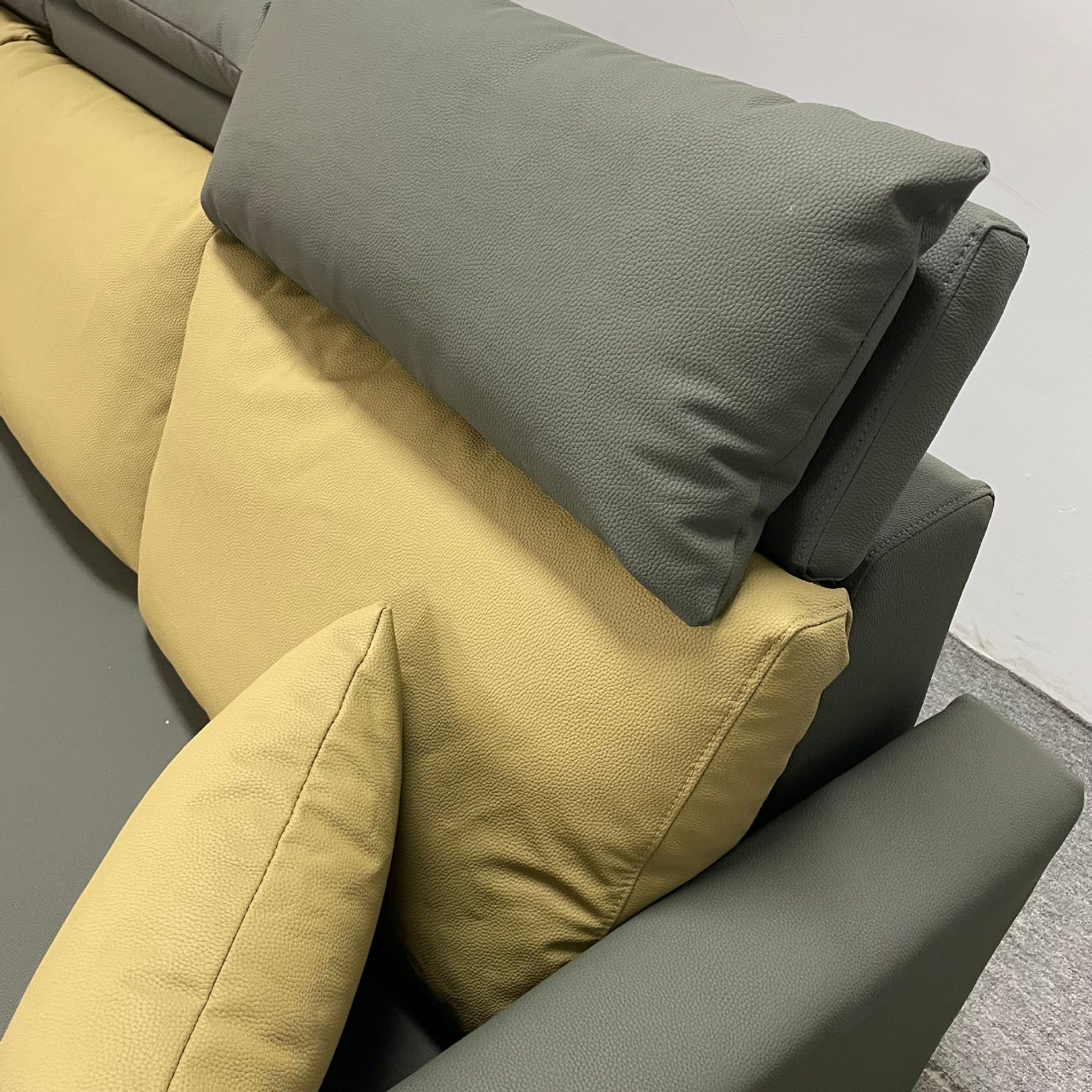 Sofá multifuncional de casa pequeña sala de estar apartamento sin lavado tecnología sofá cama de terciopelo moderno simple peinado de aire