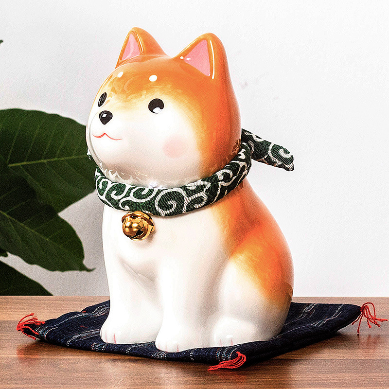 日本の薬師窯の日本式の座り方は柴犬が可愛いです。