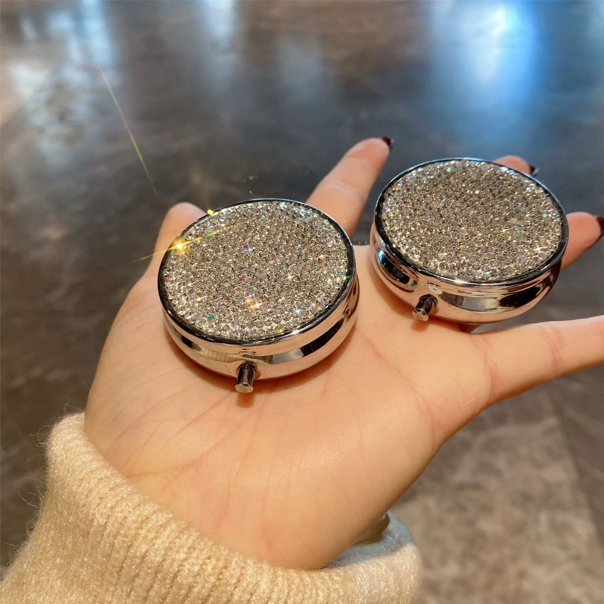 Портативная таблетница с бриллиантами, мини-органайзер для таблеток, упаковка из нержавеющей стали, прямые продажи от производителя для международной торговли