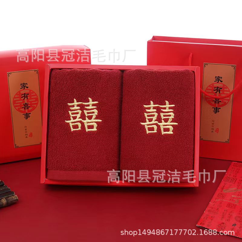 Винное красное полотенце с вышивкой