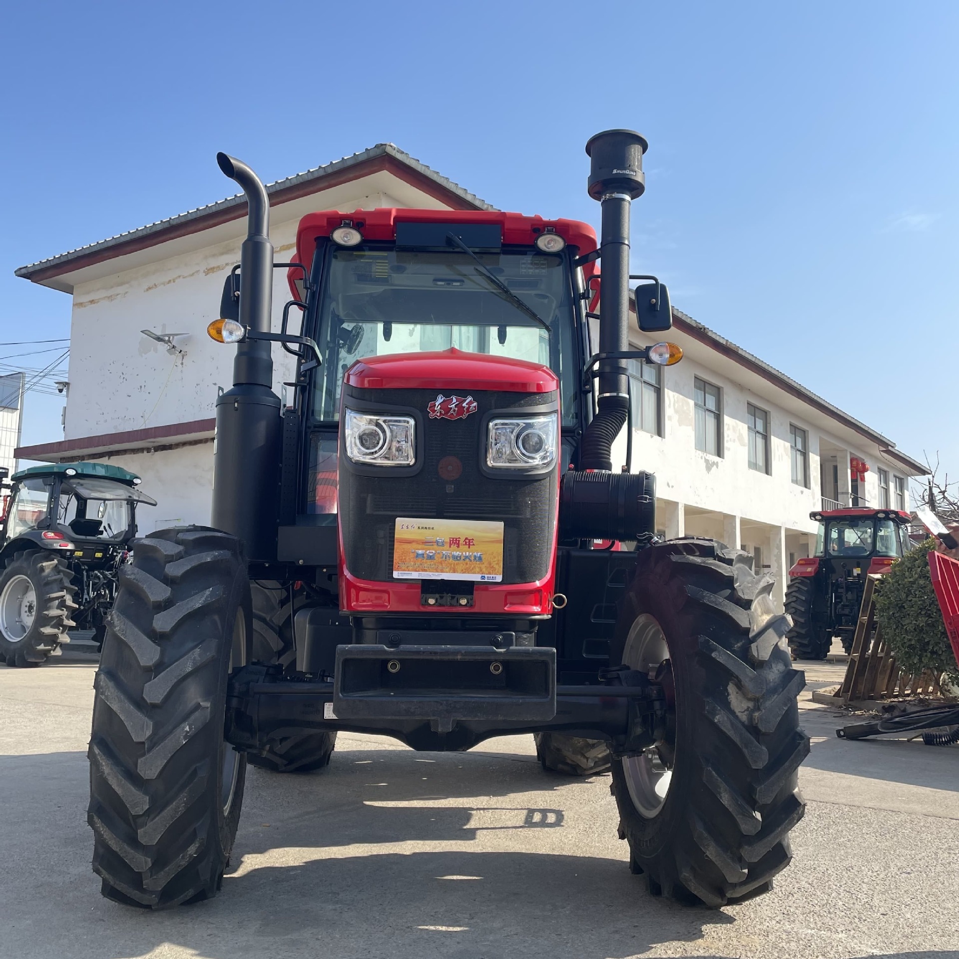 全新东方红LY1404-1四驱四轮拖拉机12+12梭式换挡加强底盘加大轮