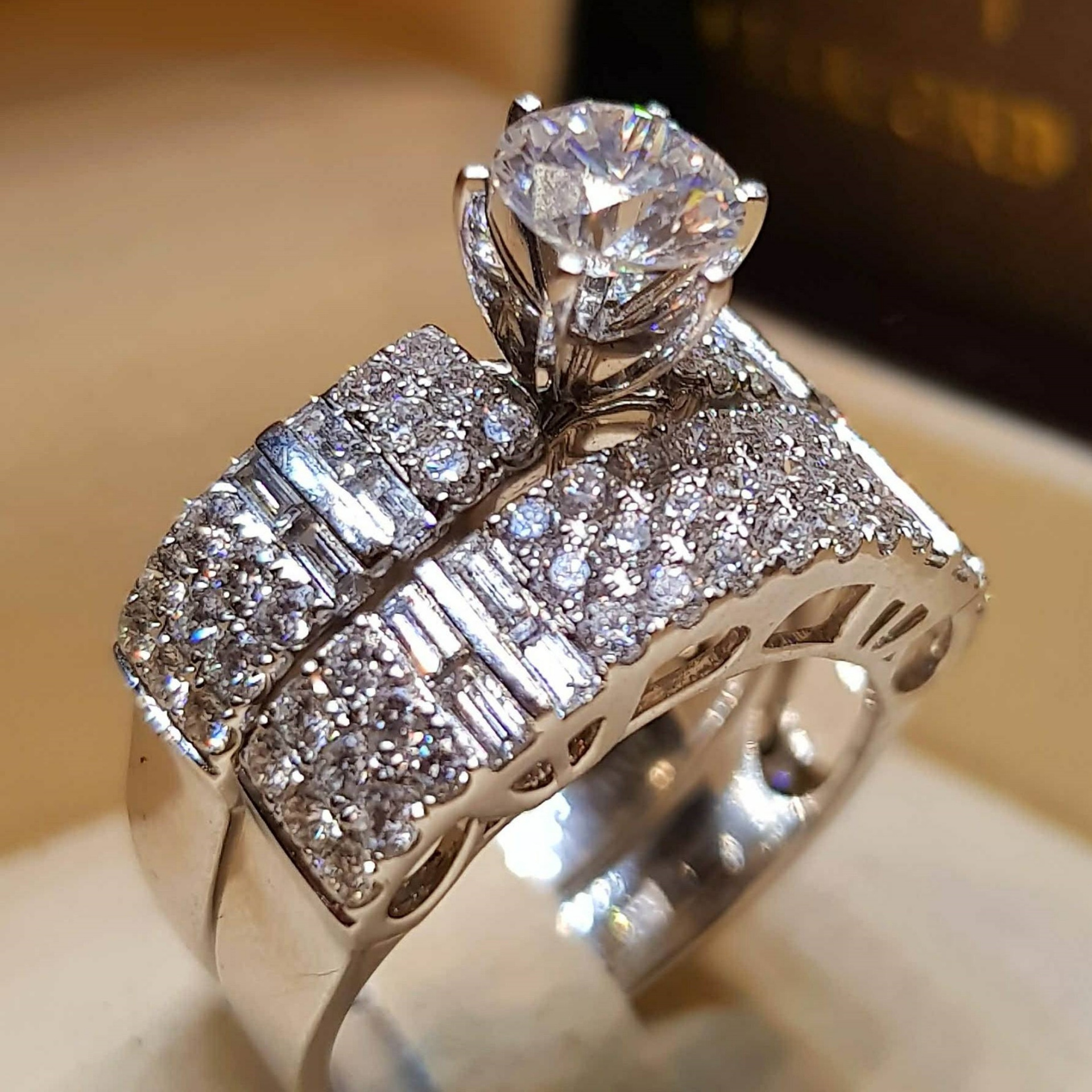 Wish Hot-Selling New Jewelry Diamond Eight Hearts Eight Arrows Ring for Women European and American Fashion Full Diamond Engagement Ring Set